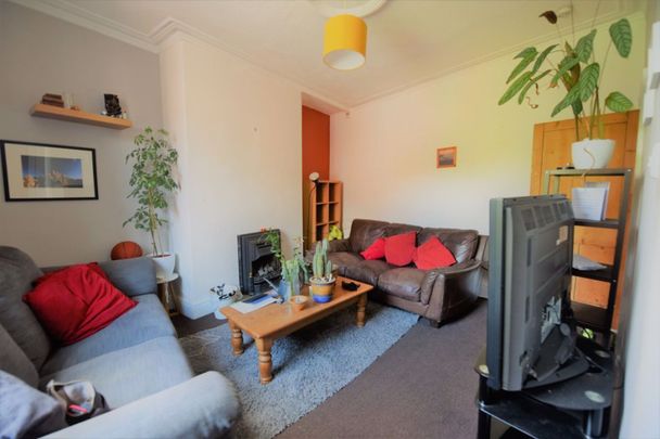 2 bedroom House in Thornville View, Leeds - Photo 1