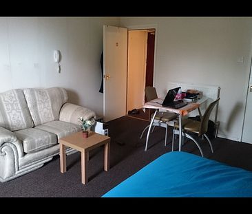 Studio Flat, Great Clowes Street, M7 - Photo 1