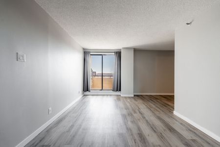 1951 Maisonneuve Boulevard East, Montréal, QC - Photo 2