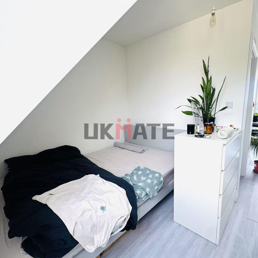 Alpha Road Room A - Photo 1