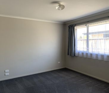 Lovely Modern 3 Bedroom Home - Photo 2