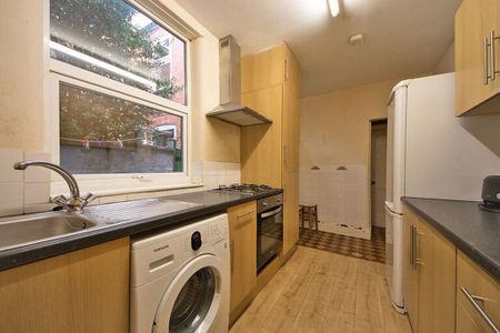 4 bedroom terraced house to rent - Photo 5