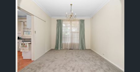 CHARMING FAMILY HOME WITH POOL! - Photo 3