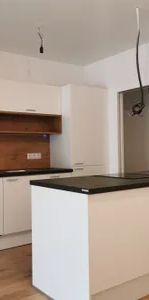Hofseitig ausgerichtete 2-Zimmer-Wohnung mit großem Balkon und Hochbeet - Photo 1