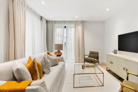 A beautifully appointed apartment in the new Holland Park Gate development. - Photo 5