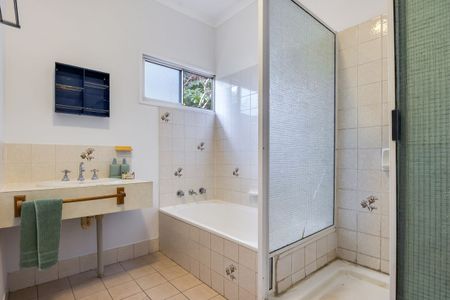 ELEVATED LIVING IN LEANYER AWAITS YOU - Photo 3