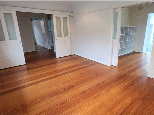 33 Parkmore Road, Forest Hill, VIC - Photo 1