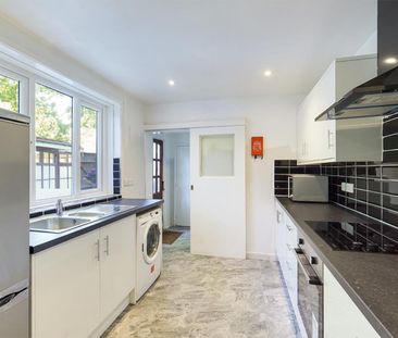 4 bedroom House To Let - Photo 5