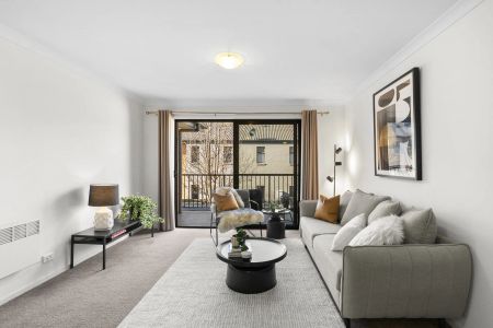 Elevated Elegance on the Edge of Mount Majura - Photo 3