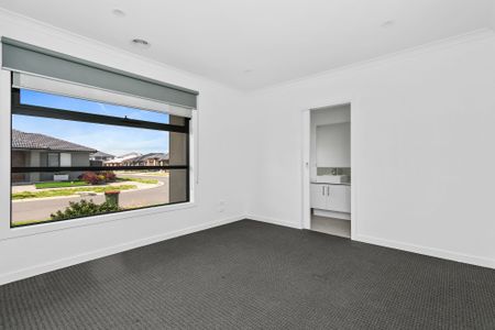 Contemporary, Comfort in a Convenience Location! - Photo 2
