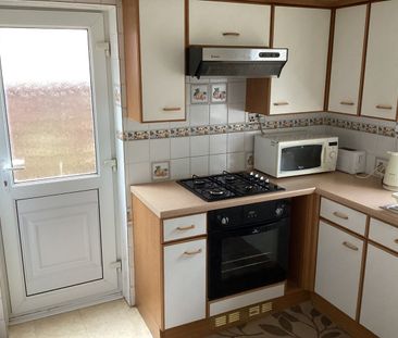 3 Bed Semi-Detached House, St. Andrews Close, LU1 - Photo 1