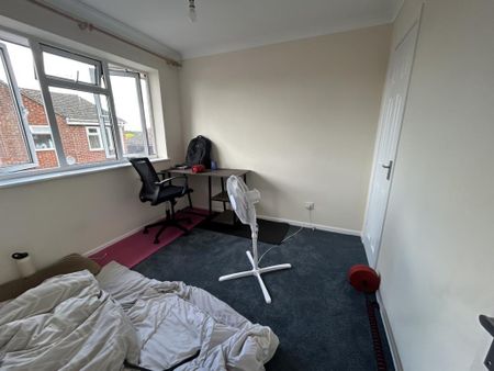 3 bedroom semi-detached house to rent - Photo 4