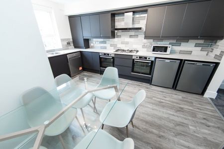 Welton Mount, Hyde Park, Leeds - Photo 4