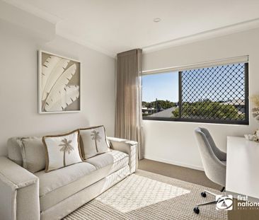 STUNNING TWO BEDROOM UNIT LOCATED ON THE ESPLANADE AT BEAUTIFUL RED... - Photo 6