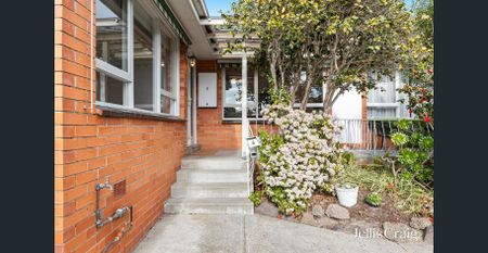 Bright Home In The Heart Of Hampton - Photo 5