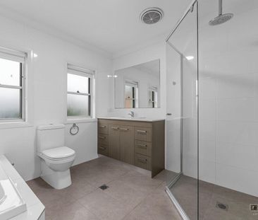 Large Family Home in Richmond - Photo 6