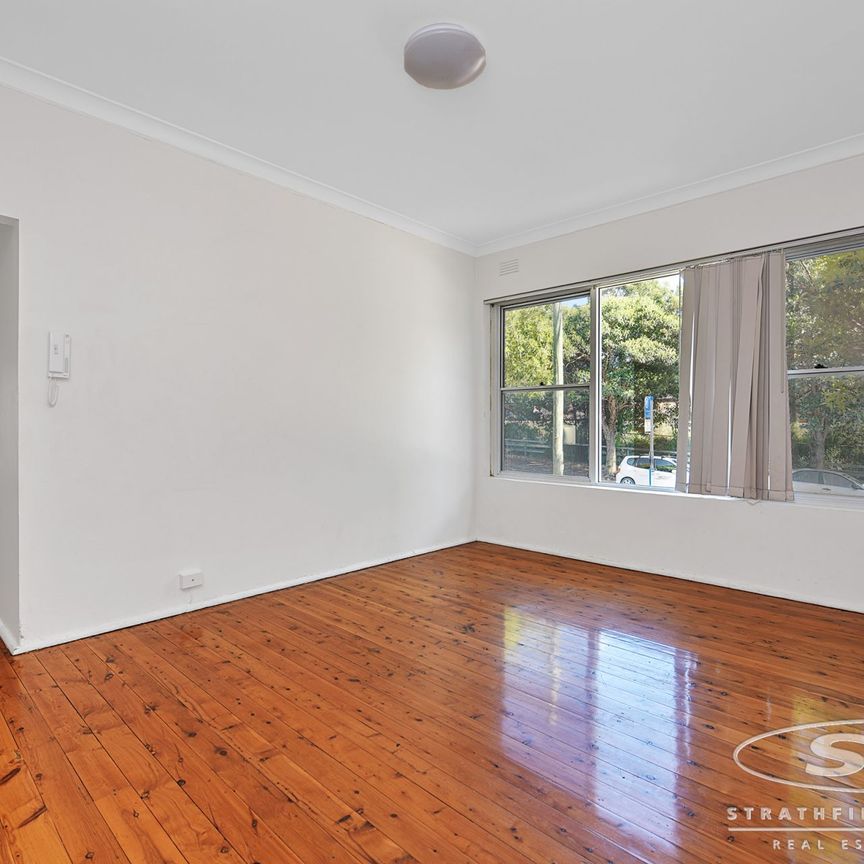 Spacious 2 bedroom unit - Photo 1