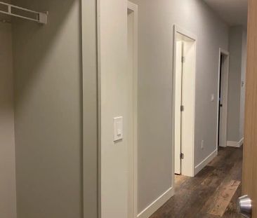 Central Park Village - Park Suites — 1 Bedroom + Den - Photo 2