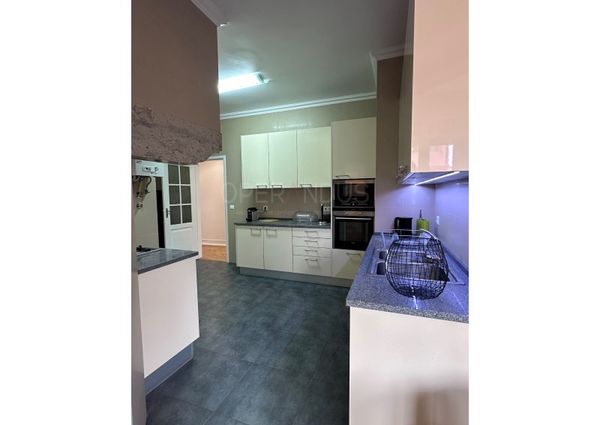 Apartamento T5 em Lisboa