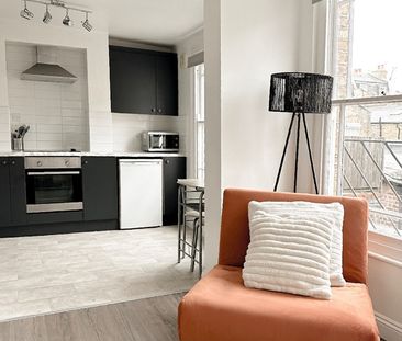 1 Bed Flat, Roman Road, E3 - Photo 3