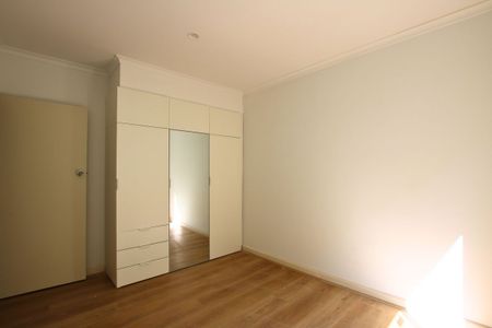 Newly Renovated 2-Bedroom Gem in the Heart of Hawthorn - Photo 2