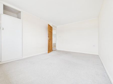 3 bedroom end of terrace house to rent - Photo 3