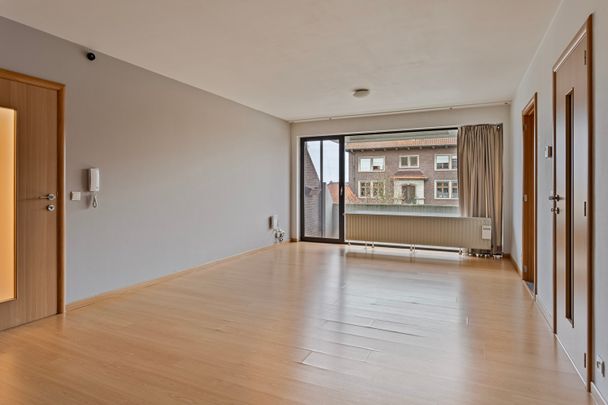 MOOI APPARTEMENT MET 2 SLPKS EN AUTOSTAANPLAATS TE DIEST! - Foto 1