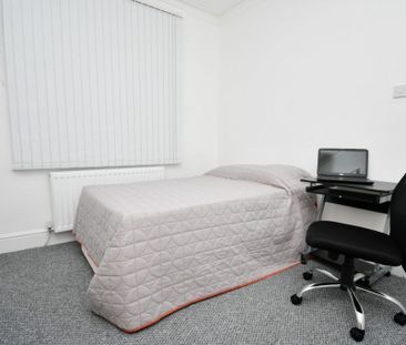 Room , Coultate Street - Photo 3