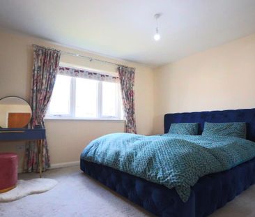 4 bedroom detached house to rent - Photo 2