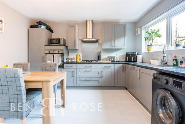 3 bedroom semi-detached house to rent - Photo 1