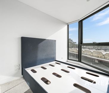 FULLY FURNISHED ONE BEDROOM ONE BATHROOM APARTMENT - Photo 3