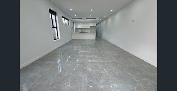 Luxurious Five Bedroom Duplex! - Photo 1