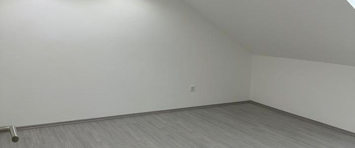 Dachgeschosswohnung zu vermieten - Foto 1