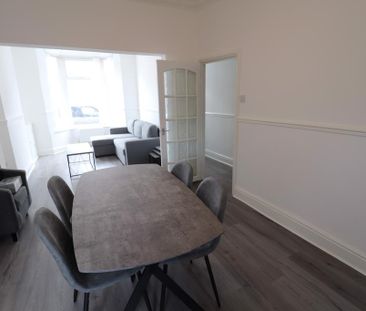 2 bedroom end of terrace house to rent - Photo 2