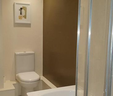 3 bedroom flat to rent - Photo 5