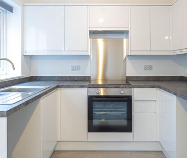 2 bedroom terraced house to rent - Photo 4