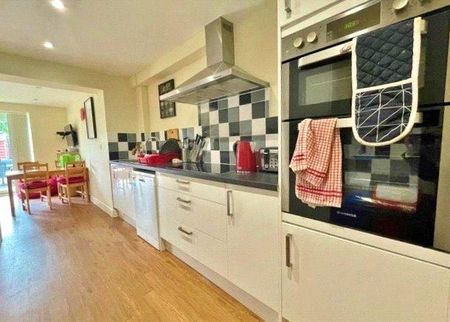 1 bedroom in a house share to rent - Photo 5