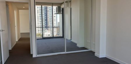 Luxury & C.B.D Located 3-Bedroom Apartment with Stunning City & District Views - Photo 3