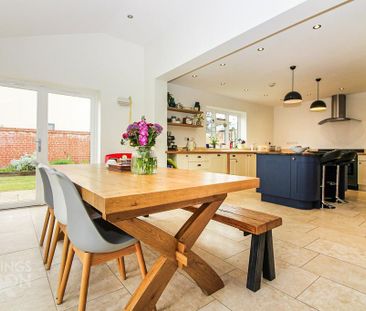 4 bedroom detached house to rent - Photo 4