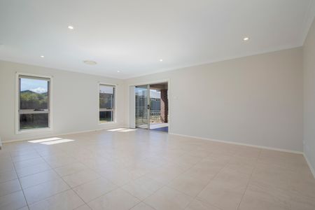 13 Sandcastle Street, Fern Bay NSW 2295 - House For Rent | Domain - Photo 5