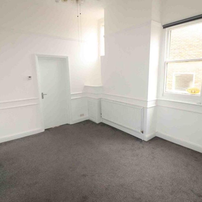 3 bedroom flat to rent - Photo 1
