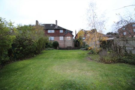 Room 1 of 3 Pewley Way, Guildford - Photo 5