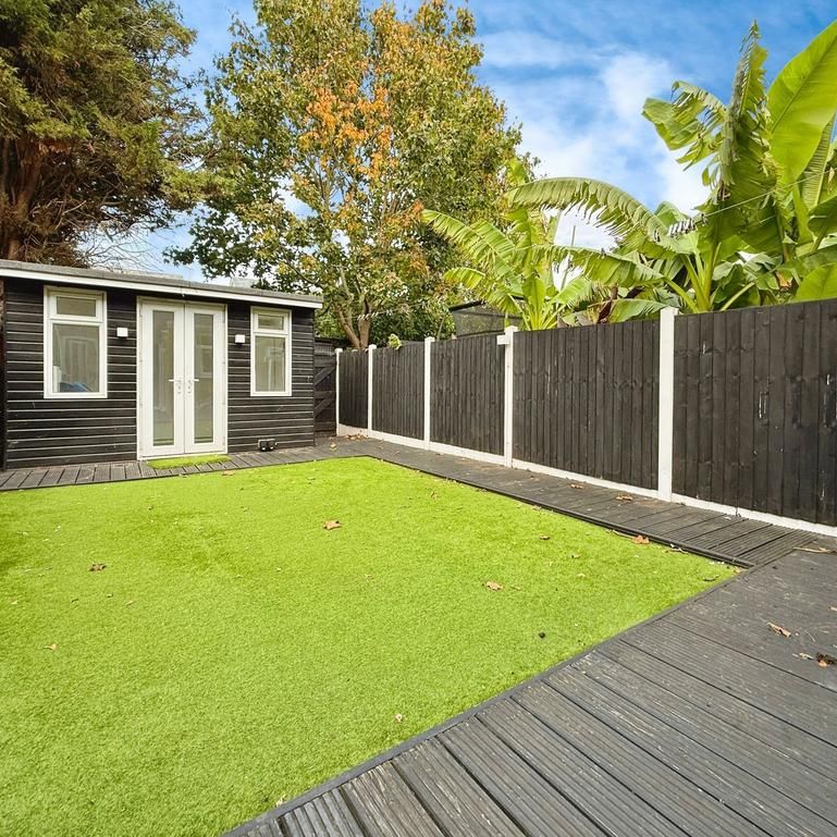 4 bedroom terraced house to rent - Photo 1