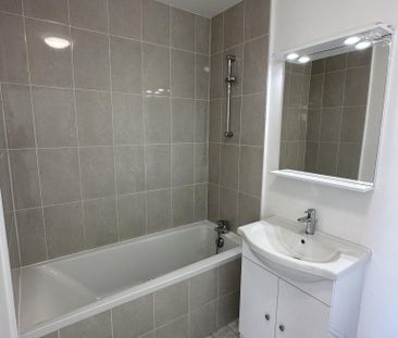 Location Appartement 2 pièces 41m² MONTIGNY LE BRETONNEUX 78180 - Photo 1