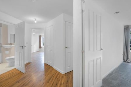 2 bedroom flat to rent - Photo 2