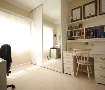 Family Living in Burwood - Photo 4