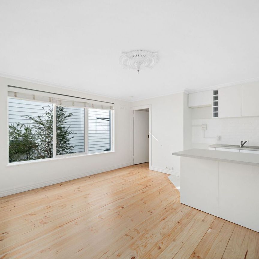 Unit 2/72 Withers Street, Albert Park. - Photo 1