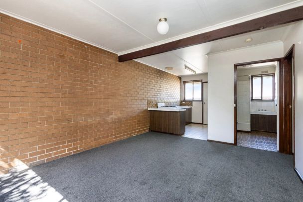 Spacious two bedroom unit in convenient location - Photo 1