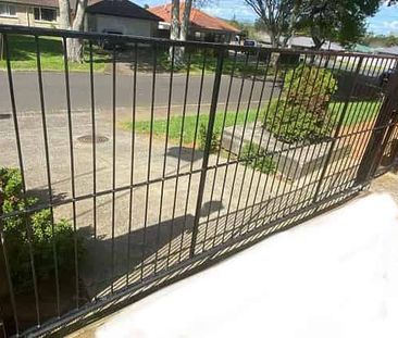 Charming 4BR Home in Pukekohe! - Photo 4