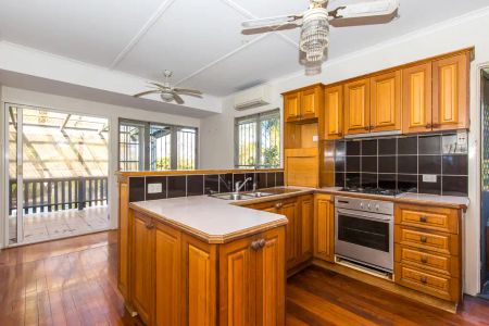 “Single Level Family Home in Great Location - 6 Month Lease Only” - Photo 5